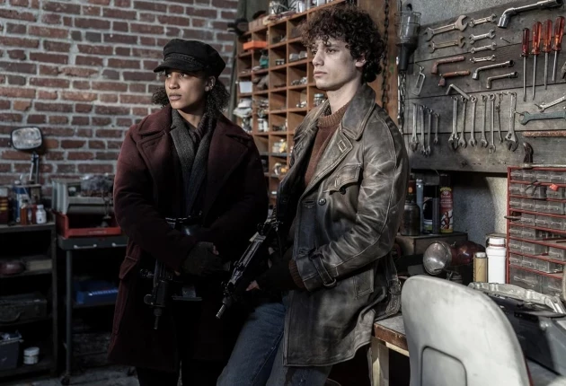 Момент из 1 сезона 6 серии сериала Ходячие мертвецы Дэрил Диксон