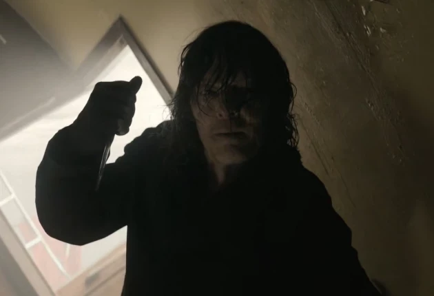 Момент из 3 сезона 1 серии сериала Ходячие мертвецы Дэрил Диксон